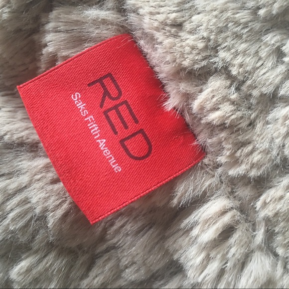 Infinity Scarf Beige RED Saks Fifth Ave Faux Fur - Picture 4 of 5